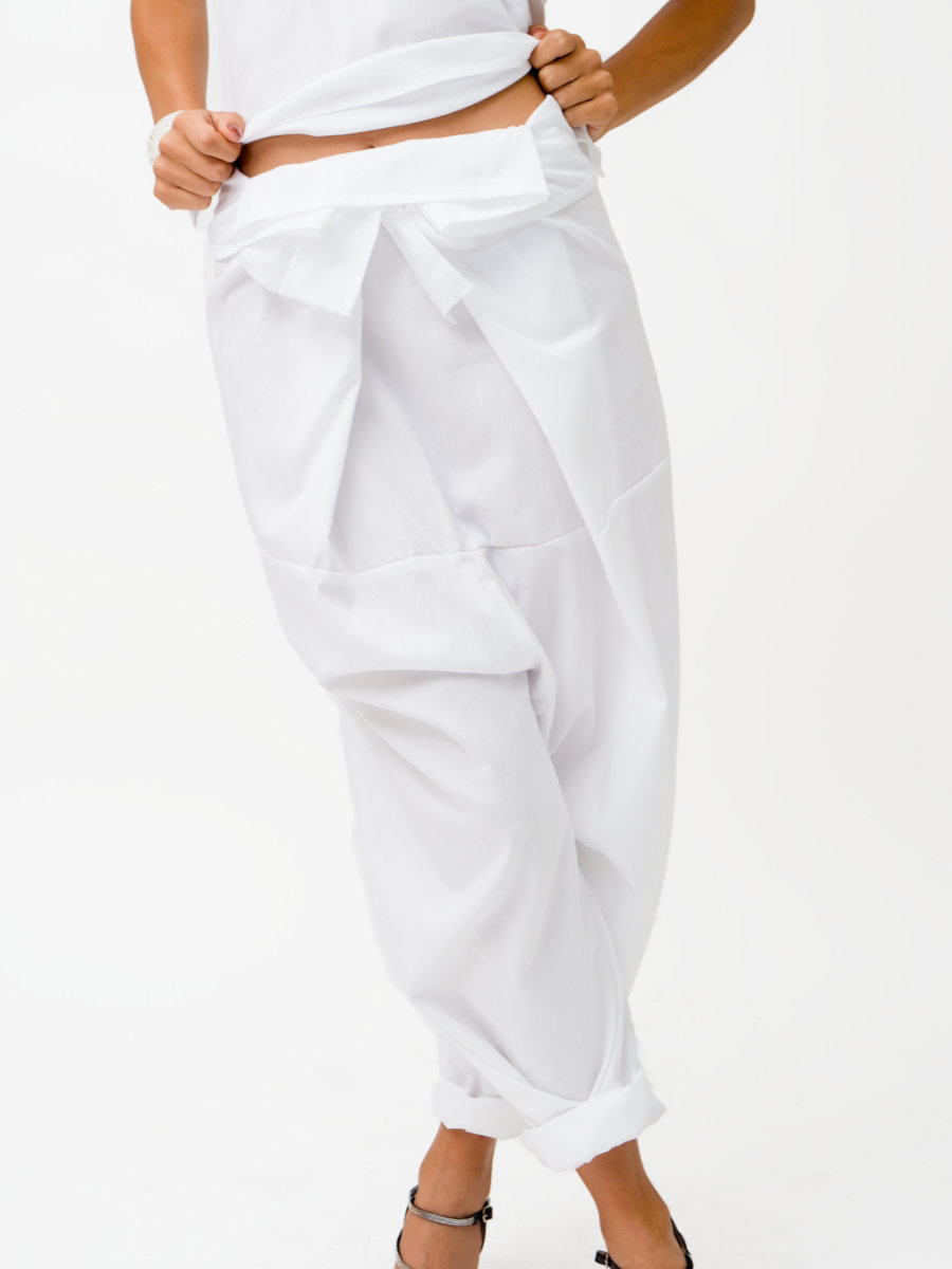 arianna wearing the white fishermans trousers